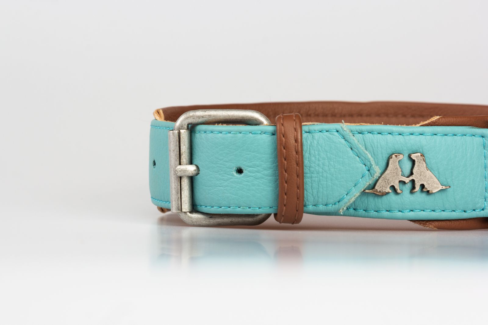 Pet collar in Tiffany Blue® leather, large.